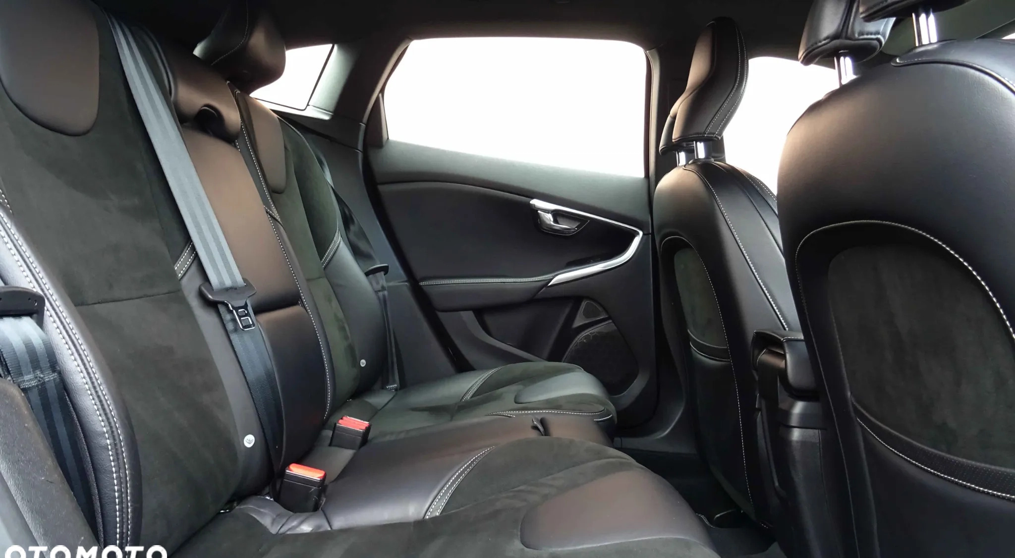Volvo V40 cena 63900 przebieg: 197717, rok produkcji 2017 z Mikołów małe 79